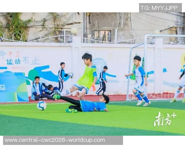 校园足球的魅力与发展：培养青少年体育精神与团队合作能力的探索与实践