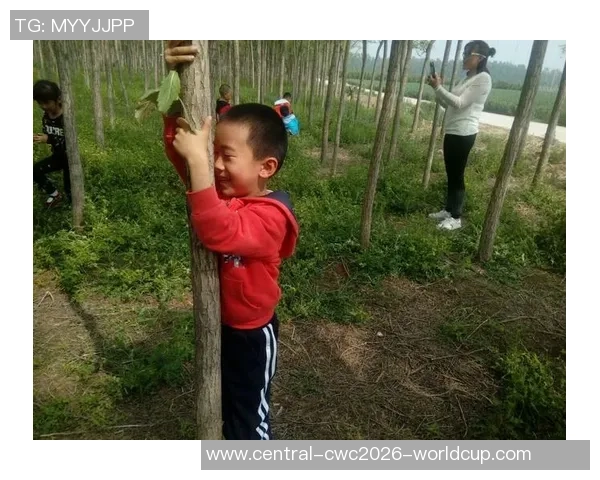 足球宝贝男孩的成长之路与梦想追逐的精彩故事